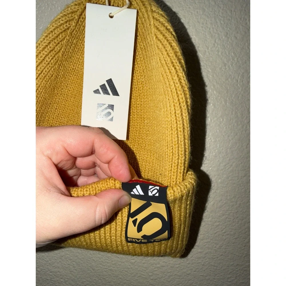 Men's NEW Adidas Hang Ten Beanie